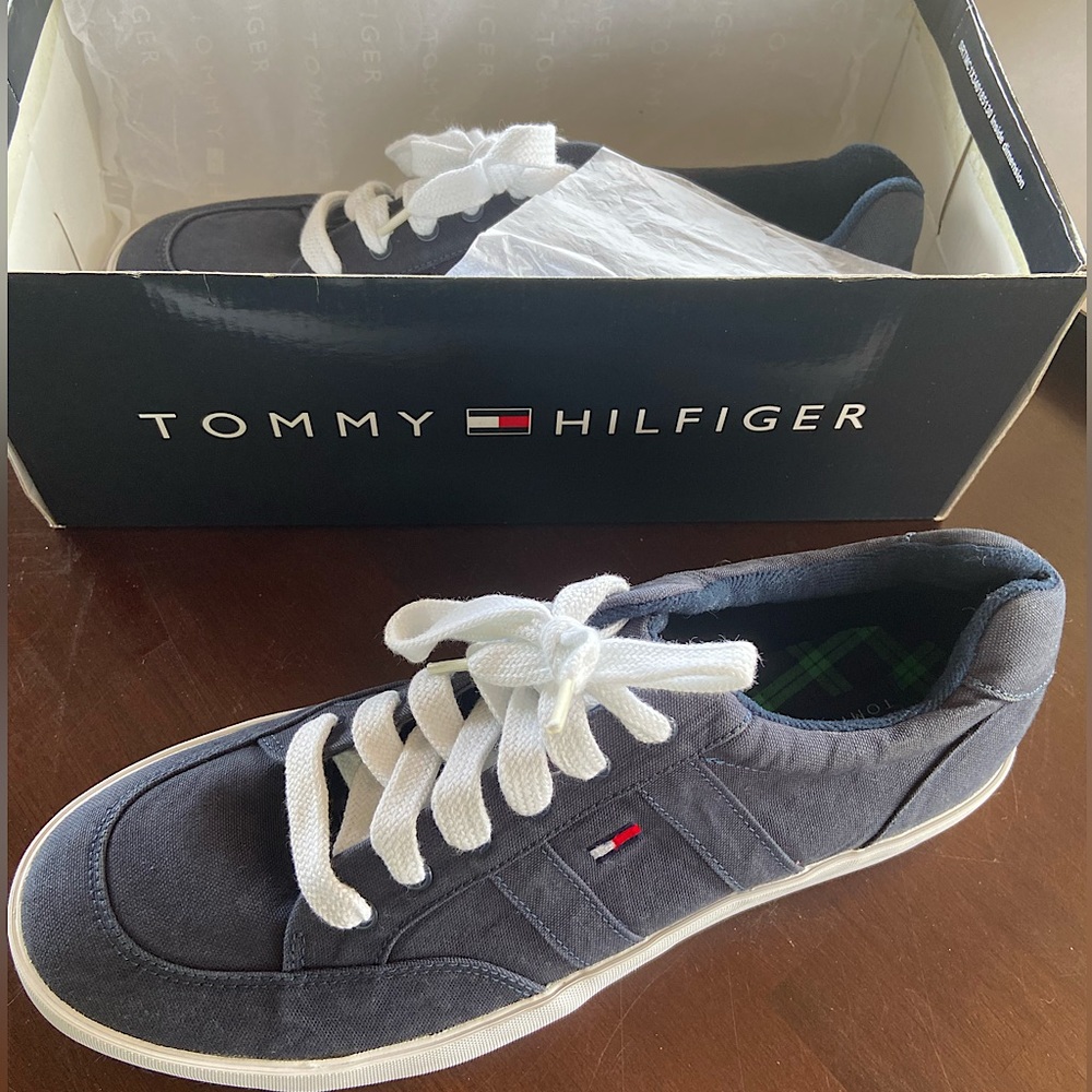 Tommy Hilfiger Size: 11.5 men’s Color:Davenport Navy